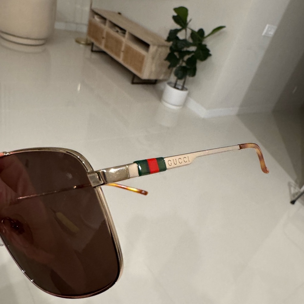GUCCI WMNS Gold and Brown SUNGLASSES - Picture 6 of 6